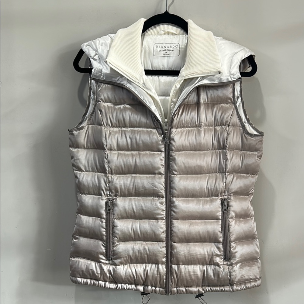 Bernardo Puffer Vest Women's‎ Medium Tan-Ivory White Goose Down Quilted Hooded